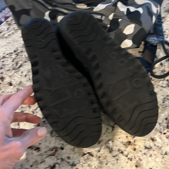 Fly London Black Platform Women's Shoes - Picture 6 of 7